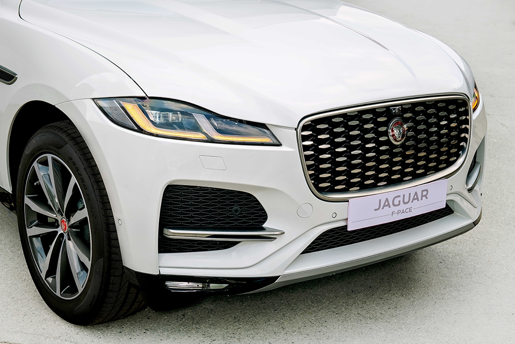 Bộ đôi Jaguar XF 2021 và F-Pace 2021 về Việt Nam, chuẩn bị ra mắt