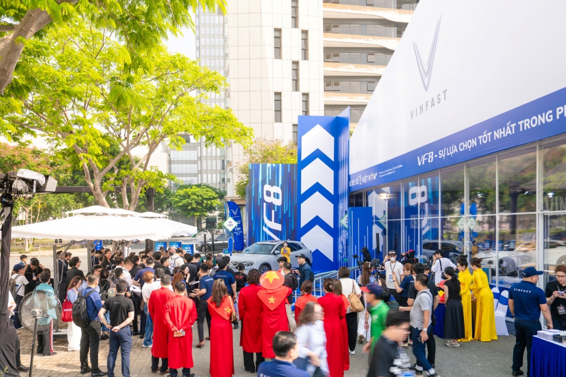 Trải nghiệm “Thử & Tin”, nhiều người bất ngờ với khả năng vận hành của VinFast VF 8