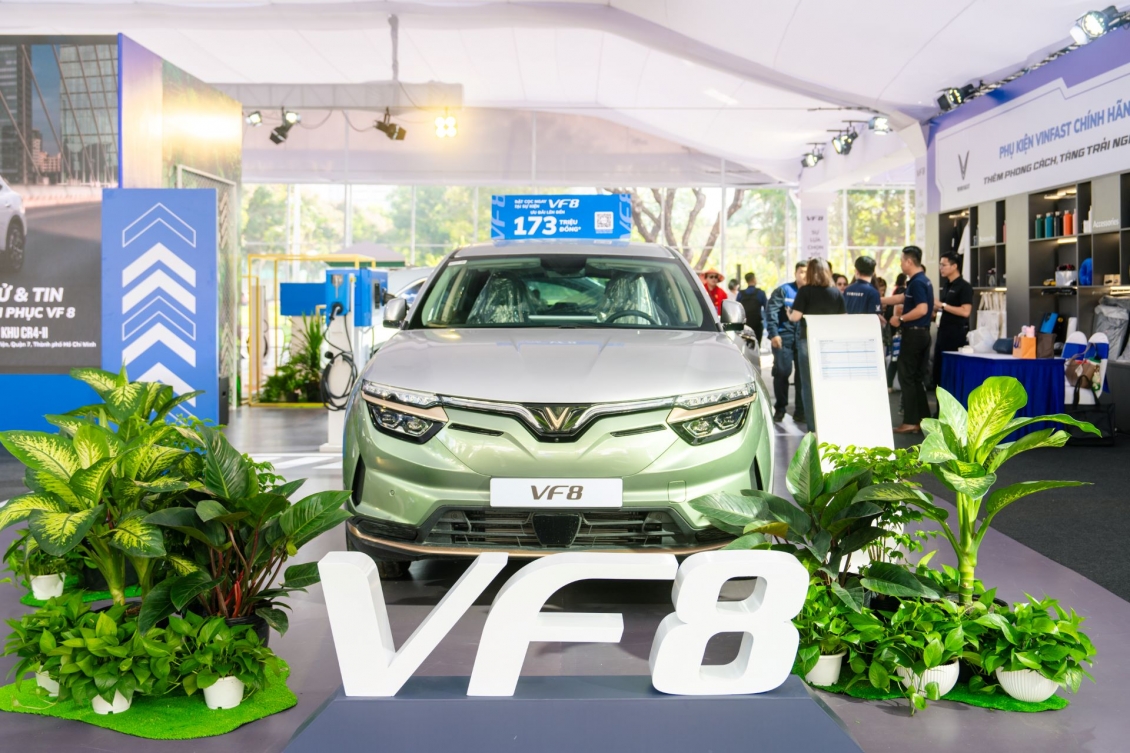 Trải nghiệm “Thử & Tin”, nhiều người bất ngờ với khả năng vận hành của VinFast VF 8