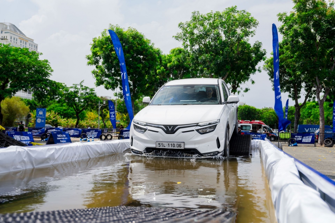 Trải nghiệm “Thử & Tin”, nhiều người bất ngờ với khả năng vận hành của VinFast VF 8