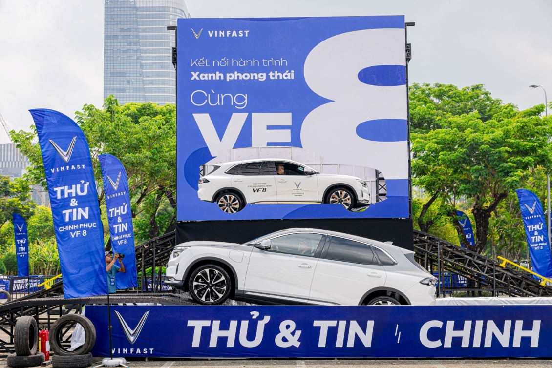 Trải nghiệm “Thử & Tin”, nhiều người bất ngờ với khả năng vận hành của VinFast VF 8