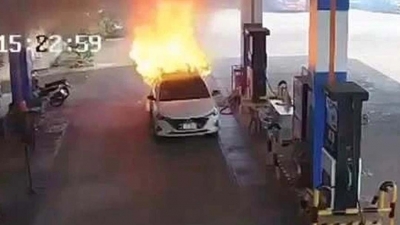 Tình huống ô tô bất ngờ bốc cháy: Kỹ năng thoát hiểm trong vài giây
