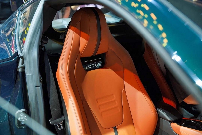 Lotus Emira - xe thể thao Anh quốc, giá 7,9-12,9 tỷ đồng
