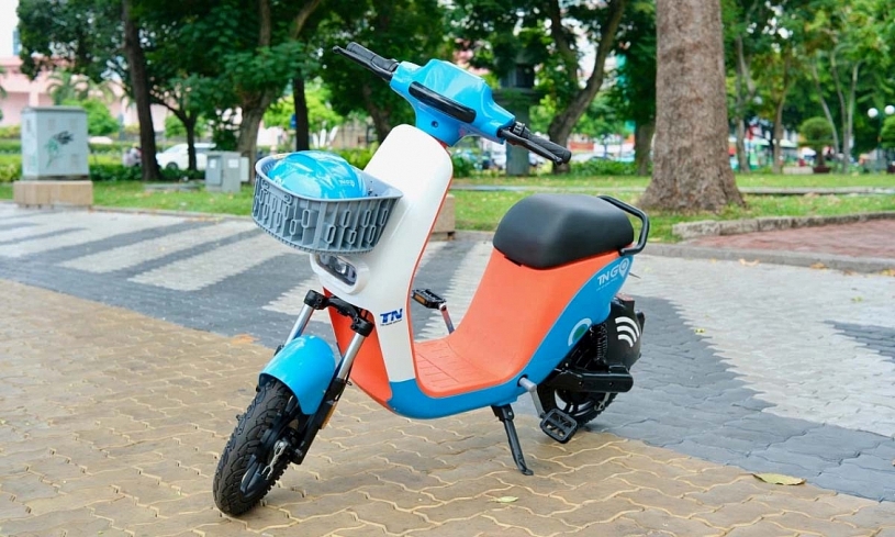 Xe đạp điện công cộng ở TP HCM: sàn hẹp, không 'xích' mũ bảo hiểm
