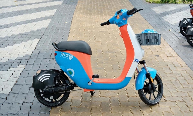 Xe đạp điện công cộng ở TP HCM: sàn hẹp, không 'xích' mũ bảo hiểm