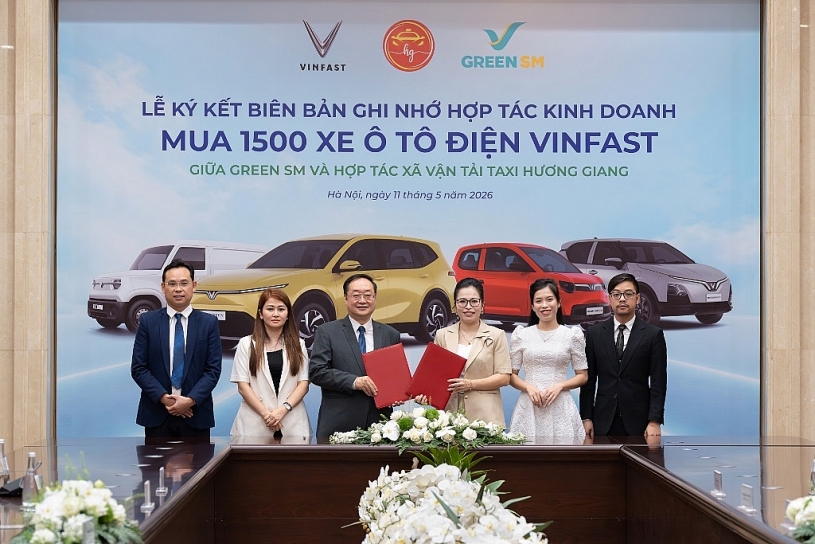 Taxi Hương Giang mua 1.500 ô tô điện VinFast, mở rộng hợp tác với Green SM