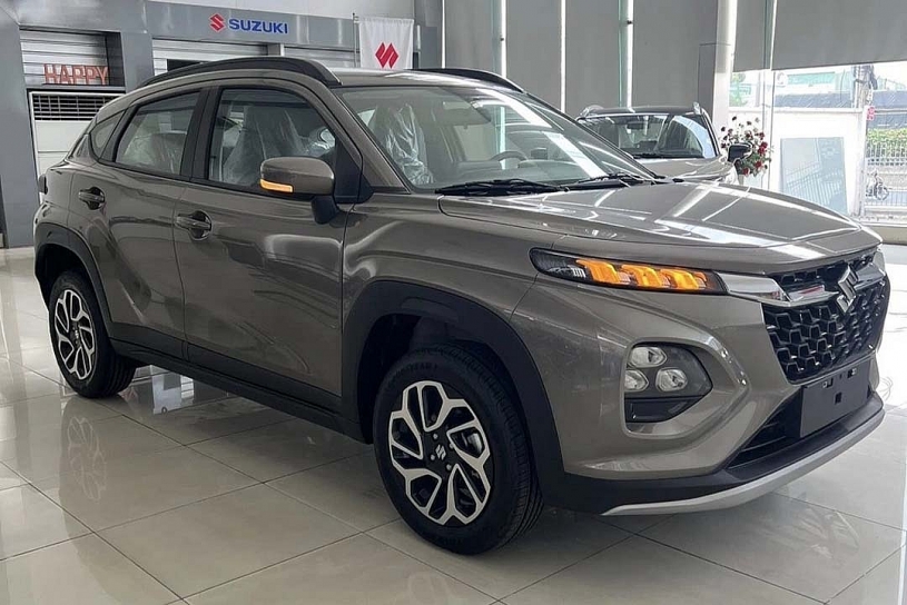 Suzuki Fronx giảm gần 100 triệu tại đại lý, giá khởi điểm rẻ nhất phân khúc