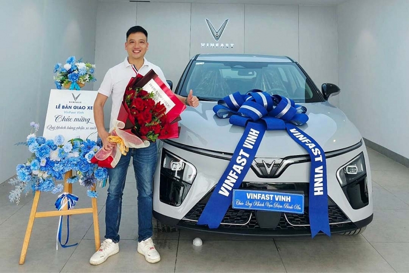 Chủ xe VinFast VF 7: “Đáng lẽ nên chuyển sang xe điện sớm hơn” Chủ xe VinFast VF 7: “Đáng lẽ nên chuyển sang xe điện sớm hơn”
