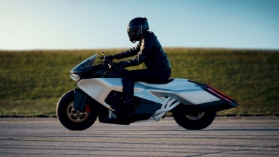 BMW Motorrad Vision K18 Concept: siêu môtô cảm hứng máy bay tàng hình
