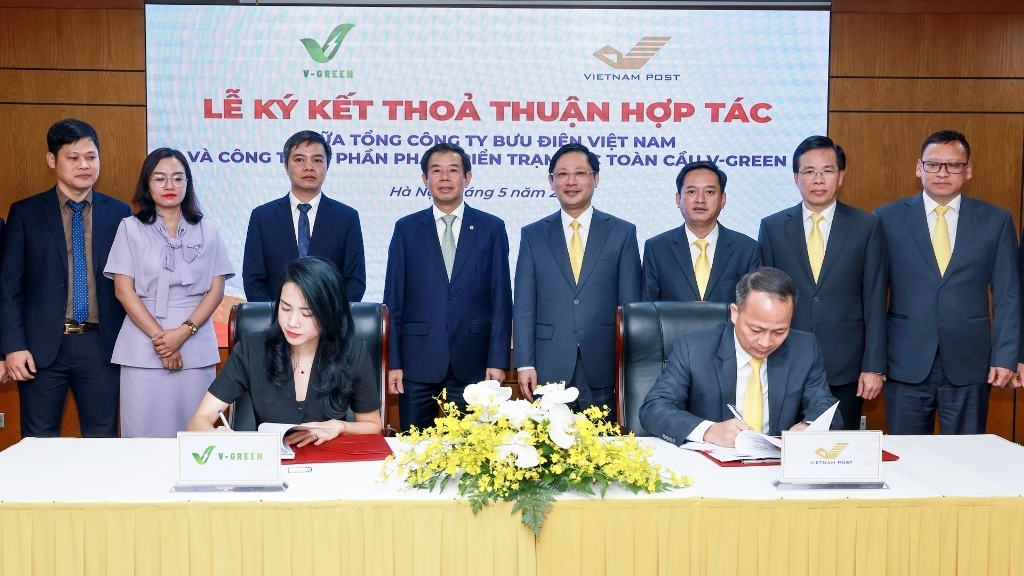 V-Green hợp tác Vietnam Post triển khai hơn 16.000 tủ đổi pin và 2.000 trụ sạc xe điện trên toàn quốc