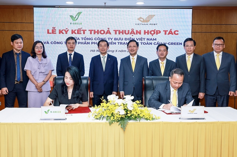 V-Green hợp tác Vietnam Post triển khai hơn 16.000 tủ đổi pin và 2.000 trụ sạc xe điện trên toàn quốc V-Green hợp tác Vietnam Post triển khai hơn 16.000 tủ đổi pin và 2.000 trụ sạc xe điện trên toàn quốc