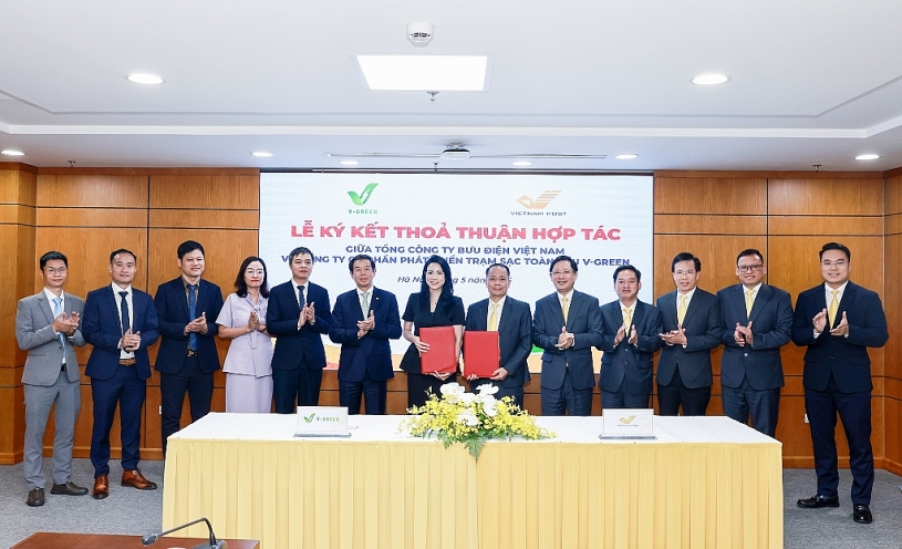 V-Green hợp tác Vietnam Post triển khai hơn 16.000 tủ đổi pin và 2.000 trụ sạc xe điện trên toàn quốc V-Green hợp tác Vietnam Post triển khai hơn 16.000 tủ đổi pin và 2.000 trụ sạc xe điện trên toàn quốc
