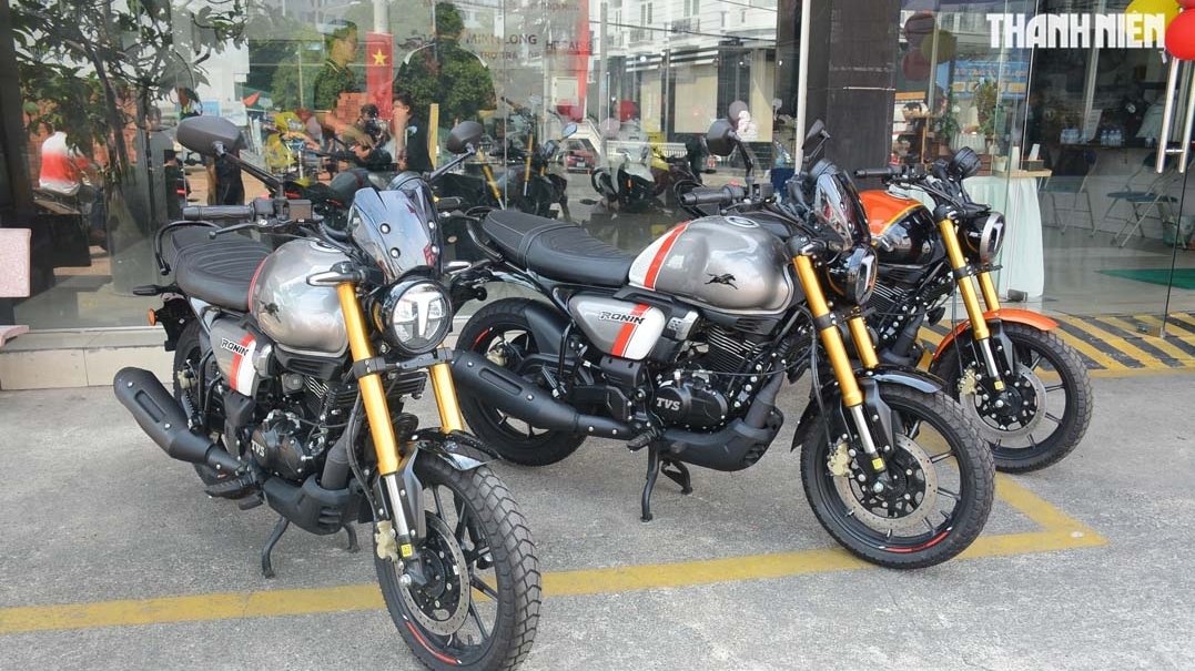 3 mẫu mô tô cổ điển máy xăng vừa gia nhập thị trường Việt Nam
