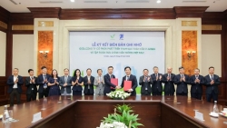 V-Green hợp tác VNPT phát triển mạng lưới trạm sạc và tủ đổi pin xe điện trên toàn quốc