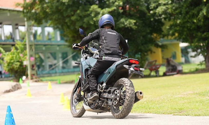 Kawasaki KLE500 ABS - môtô đa địa hình giá từ 175 triệu đồng