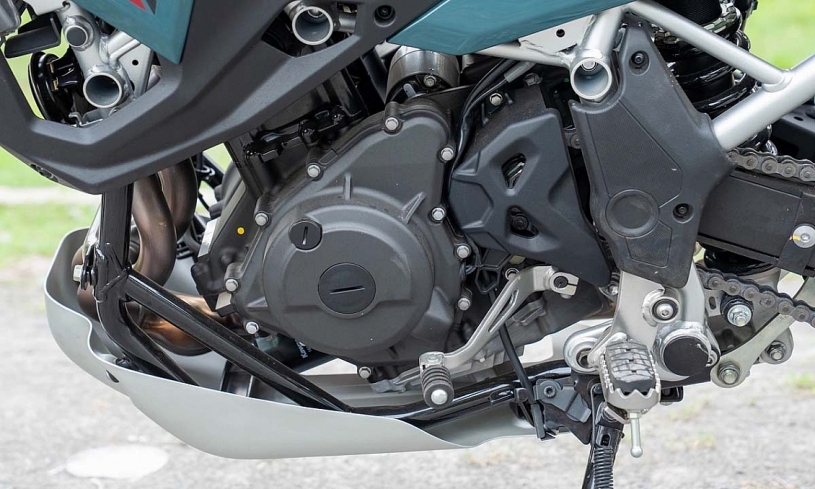 Kawasaki KLE500 ABS - môtô đa địa hình giá từ 175 triệu đồng