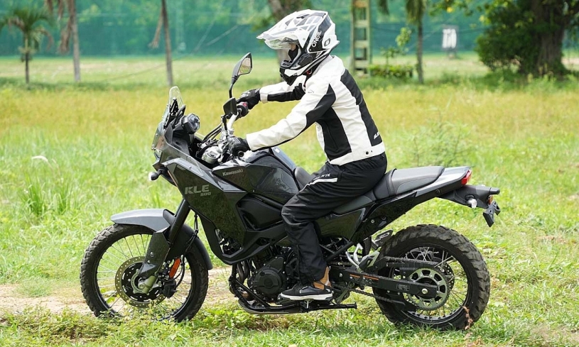 Kawasaki KLE500 ABS - môtô đa địa hình giá từ 175 triệu đồng