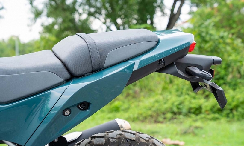 Kawasaki KLE500 ABS - môtô đa địa hình giá từ 175 triệu đồng