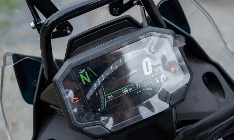 Kawasaki KLE500 ABS - môtô đa địa hình giá từ 175 triệu đồng