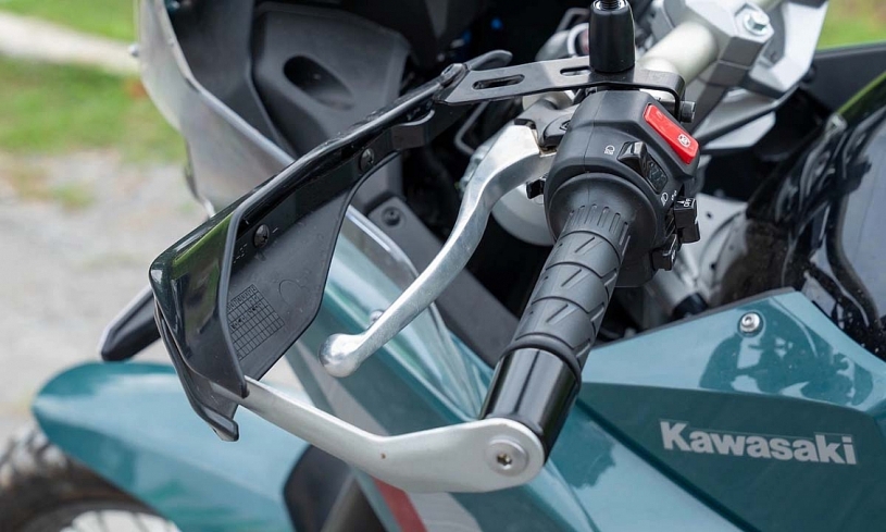 Kawasaki KLE500 ABS - môtô đa địa hình giá từ 175 triệu đồng