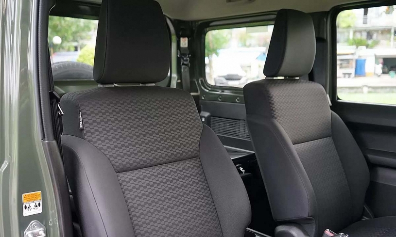 Suzuki Jimny giảm giá kỷ lục 180 triệu đồng