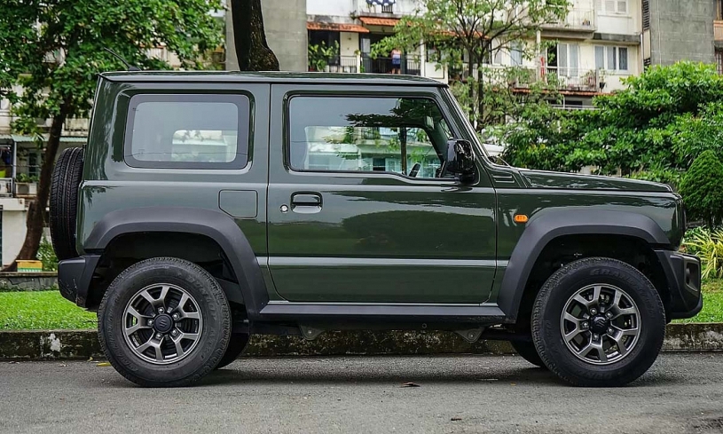 Suzuki Jimny giảm giá kỷ lục 180 triệu đồng