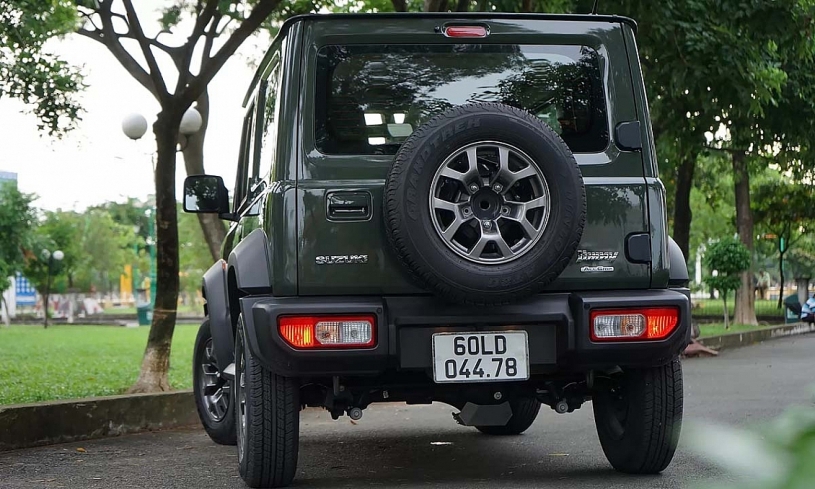 Suzuki Jimny giảm giá kỷ lục 180 triệu đồng