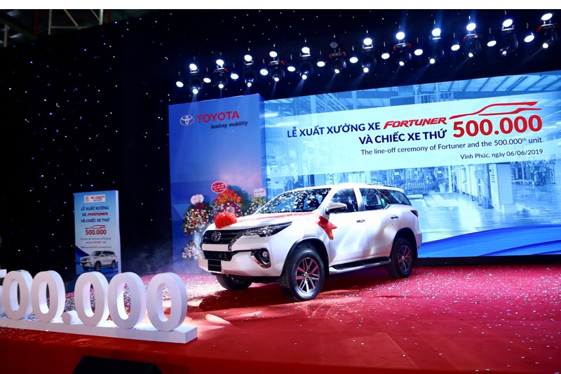 thanh lat toyota fortuner 2019 tai lap rap gia tang nhe