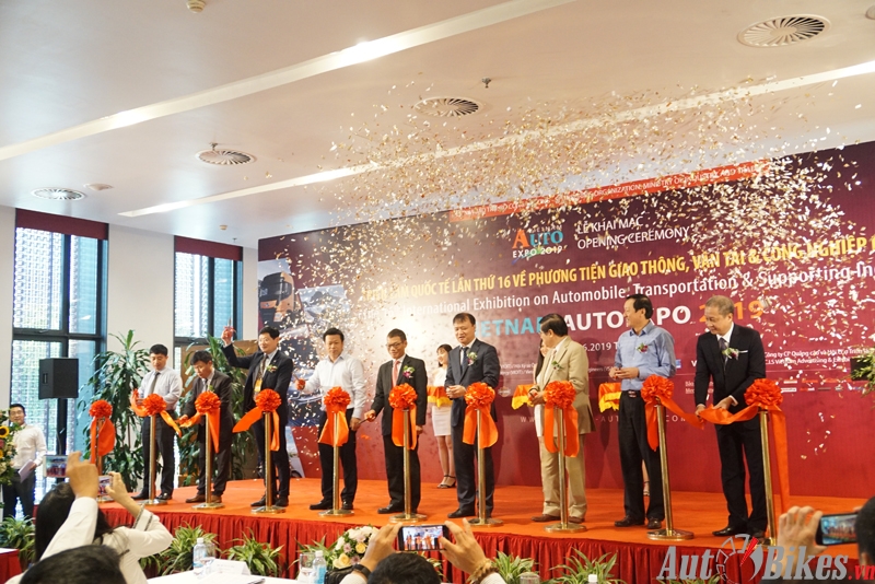 VinFast, Mitsubishi dự Vietnam AutoExpo 2019 trien lam vietnam autoexpo 2019 khai man hoanh trang tai ha noi