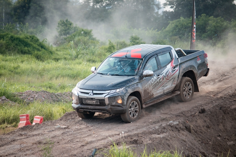 Ra mắt đội đua xe địa hình chuyên nghiệp đầu tiên tại Hà Nội racing aka doi dua xe dia hinh chuyen nghiep dau tien tai ha noi