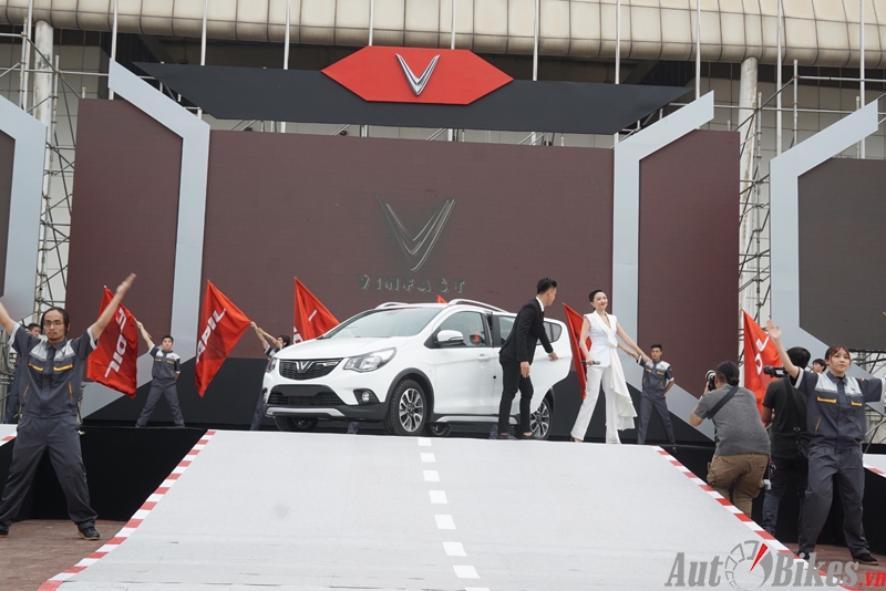 toc tien quay tung bung tai le ban giao vinfast fadil