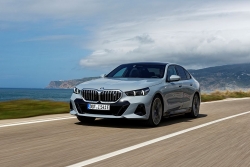 BMW 5 Series thế hệ mới ra mắt tại Việt Nam, giá từ 2,589 tỷ đồng
