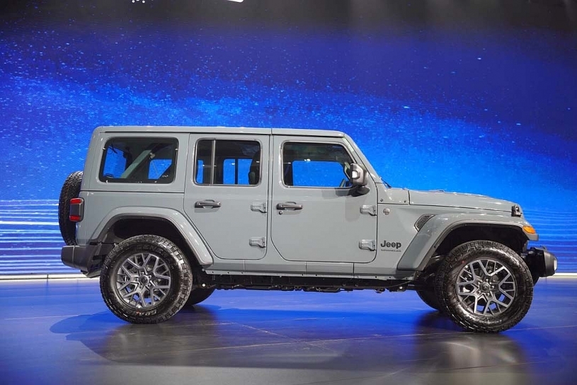 Jeep Wrangler 2026 đầu tiên về Việt Nam, giá từ 3 tỷ đồng