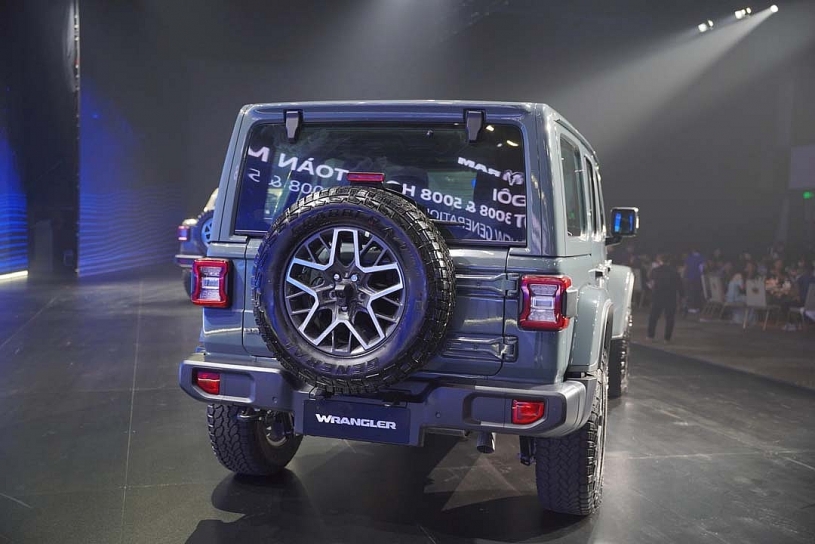 Jeep Wrangler 2026 đầu tiên về Việt Nam, giá từ 3 tỷ đồng