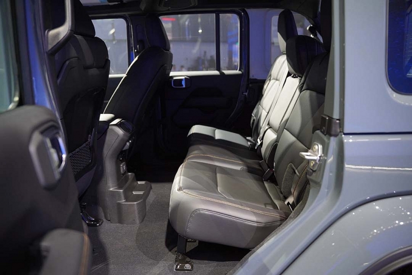 Jeep Wrangler 2026 đầu tiên về Việt Nam, giá từ 3 tỷ đồng
