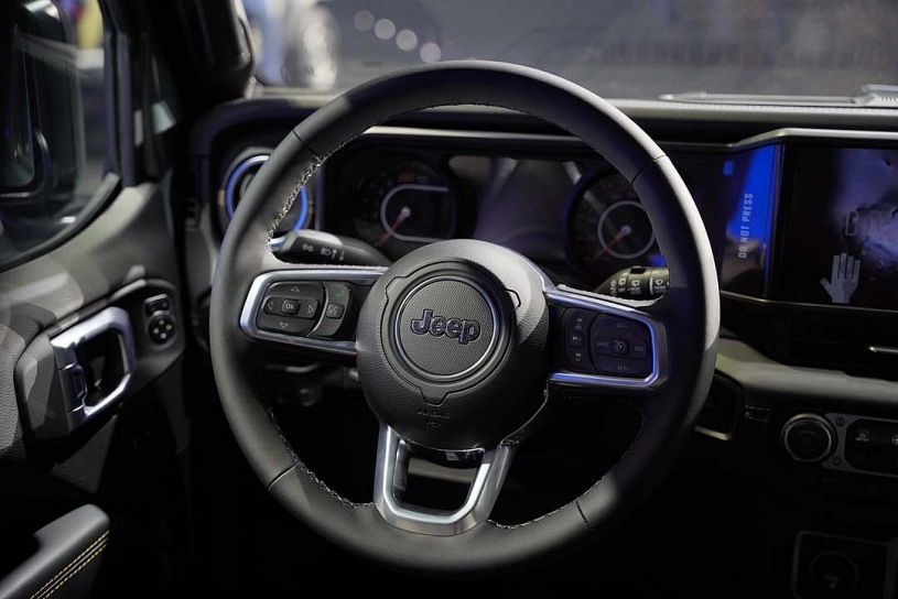 Jeep Wrangler 2026 đầu tiên về Việt Nam, giá từ 3 tỷ đồng