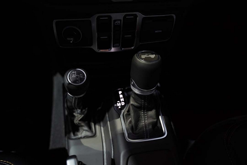 Jeep Wrangler 2026 đầu tiên về Việt Nam, giá từ 3 tỷ đồng