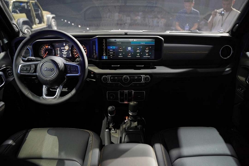Jeep Wrangler 2026 đầu tiên về Việt Nam, giá từ 3 tỷ đồng