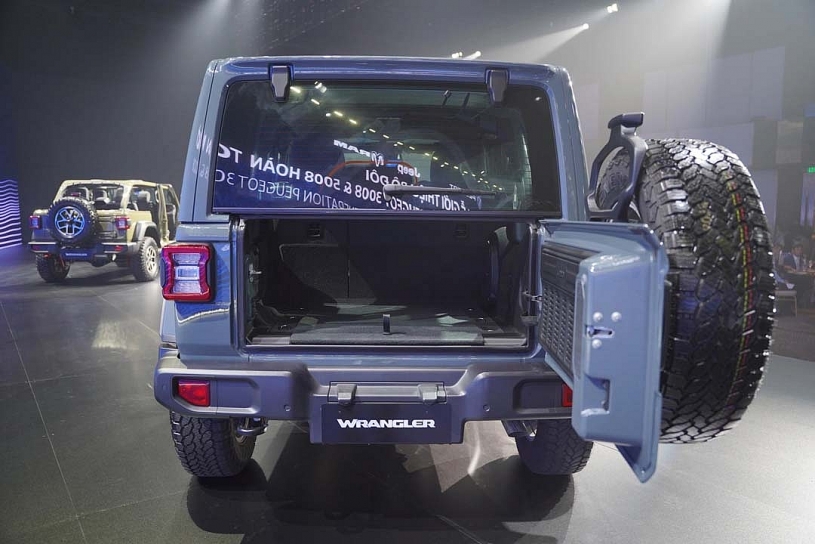 Jeep Wrangler 2026 đầu tiên về Việt Nam, giá từ 3 tỷ đồng