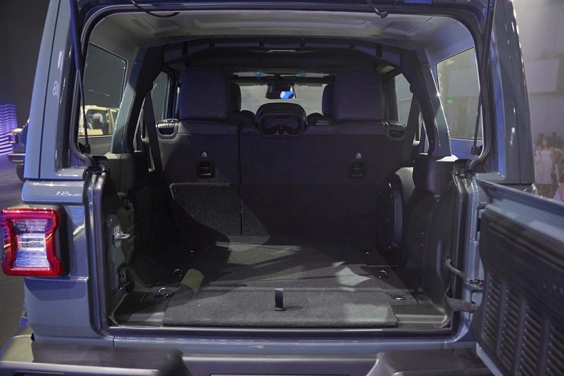 Jeep Wrangler 2026 đầu tiên về Việt Nam, giá từ 3 tỷ đồng