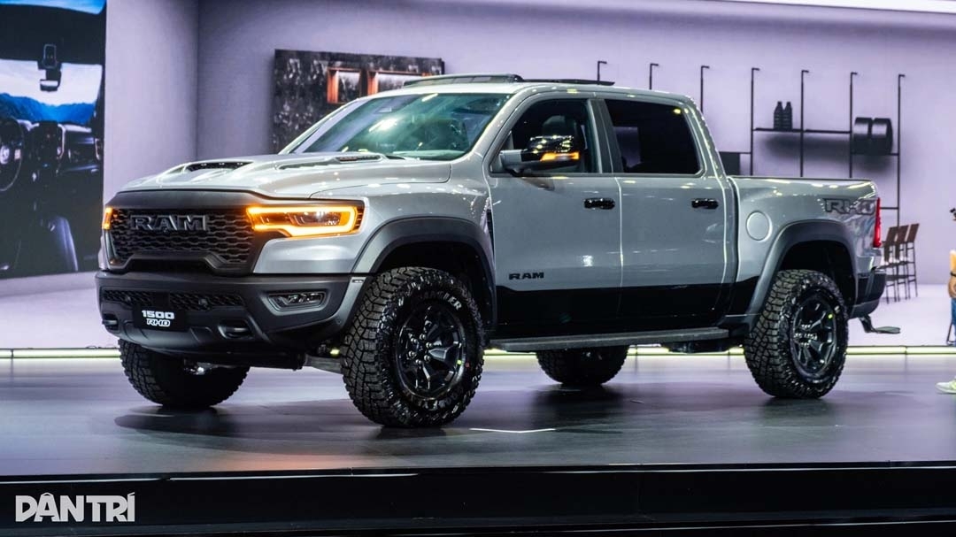 RAM 1500 giá từ 3,749 tỷ đồng, được xếp nhóm ô tô con pickup