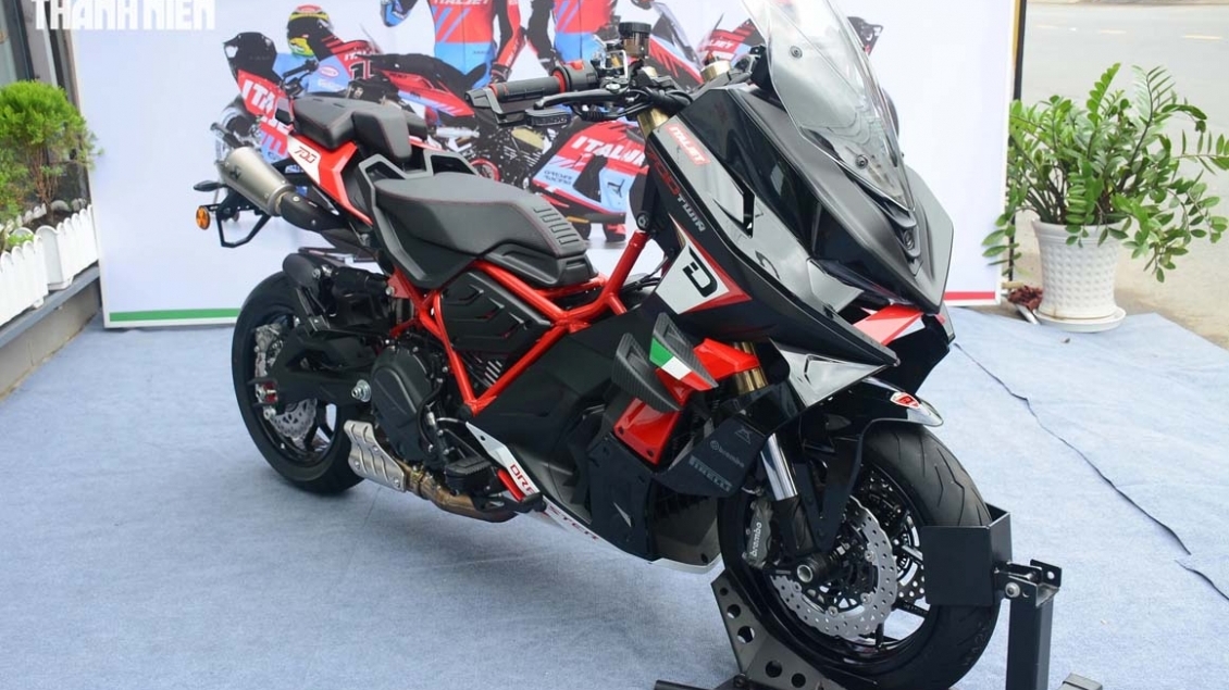 Siêu xe tay ga Italjet Dragster 700 đầu tiên về Việt Nam, giá 428 triệu đồng