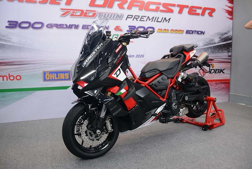 Siêu xe tay ga Italjet Dragster 700 đầu tiên về Việt Nam, giá 428 triệu đồng Siêu xe tay ga Italjet Dragster 700 đầu tiên về Việt Nam, giá 428 triệu đồng