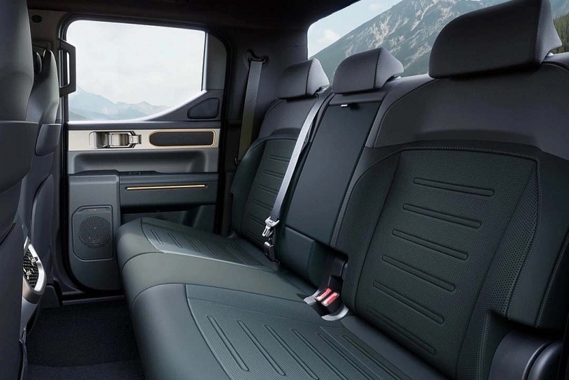Xe bán tải Kia Tasman bất ngờ xuất hiện trên đường phố Việt