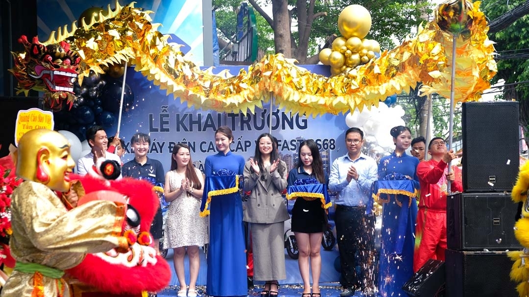 VinFast khai trương 66 đại lý xe máy điện, ra mắt showroom cao cấp EV-Zone