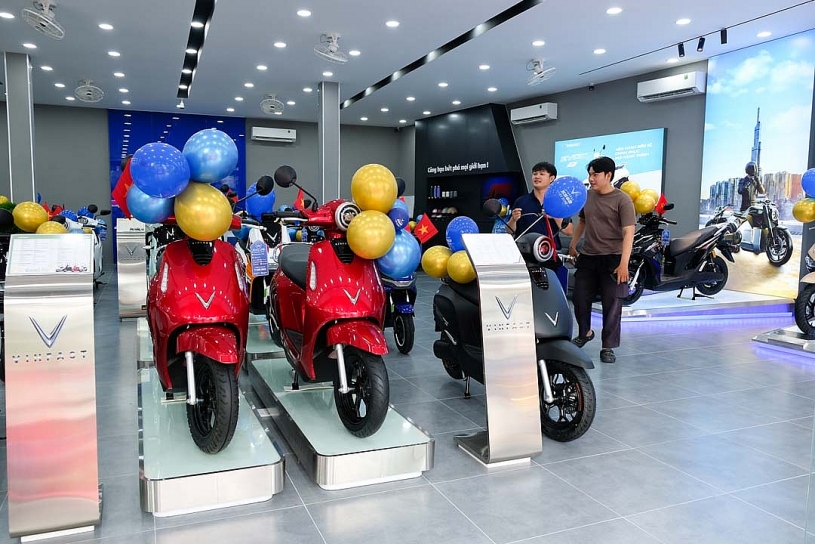 VinFast khai trương 66 đại lý xe máy điện, ra mắt showroom cao cấp EV-Zone VinFast khai trương 66 đại lý xe máy điện, ra mắt showroom cao cấp EV-Zone