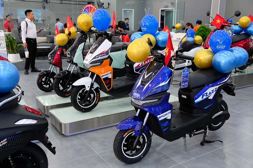 VinFast khai trương 66 đại lý xe máy điện, ra mắt showroom cao cấp EV-Zone VinFast khai trương 66 đại lý xe máy điện, ra mắt showroom cao cấp EV-Zone