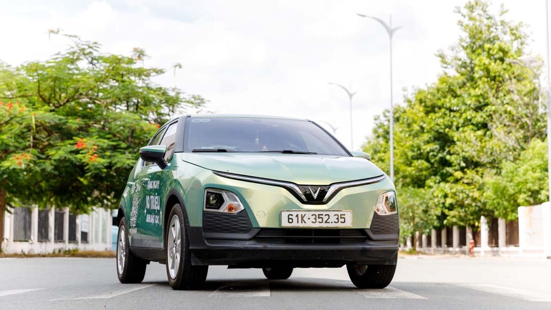 Tài xế dịch vụ chạy xe điện: Tiết kiệm từ tiền sạc đến bảo dưỡng, chạy lâu dài càng yên tâm