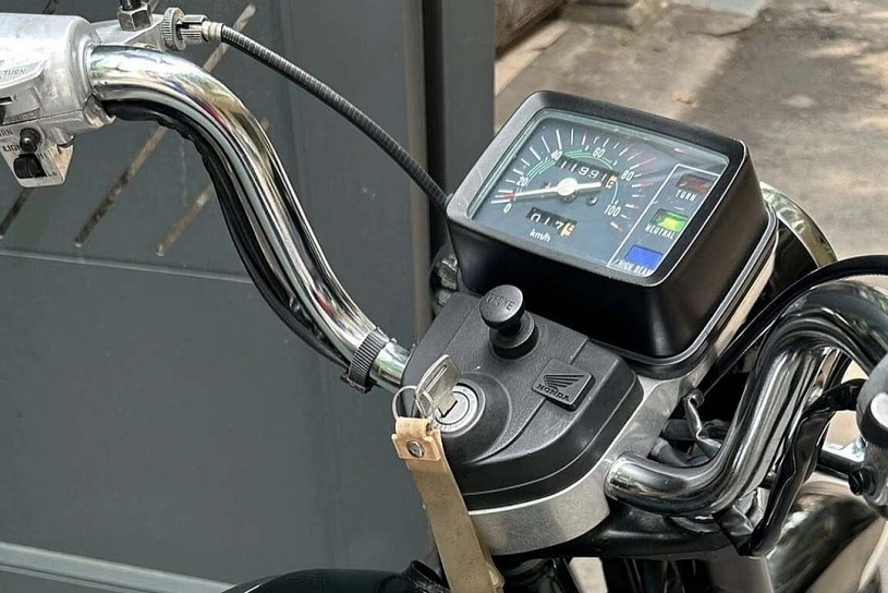 “Hoàng tử đen” Honda CD125T hơn 40 năm tuổi được rao giá 275 triệu đồng “Hoàng tử đen” Honda CD125T hơn 40 năm tuổi được rao giá 275 triệu đồng