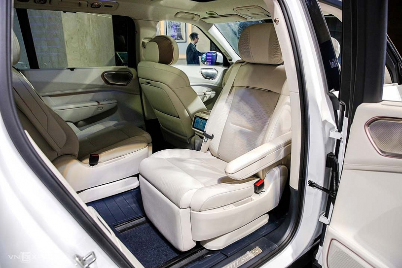 Lynk & Co 900 - SUV cỡ lớn 6 ghế, giá 3,069 tỷ đồng